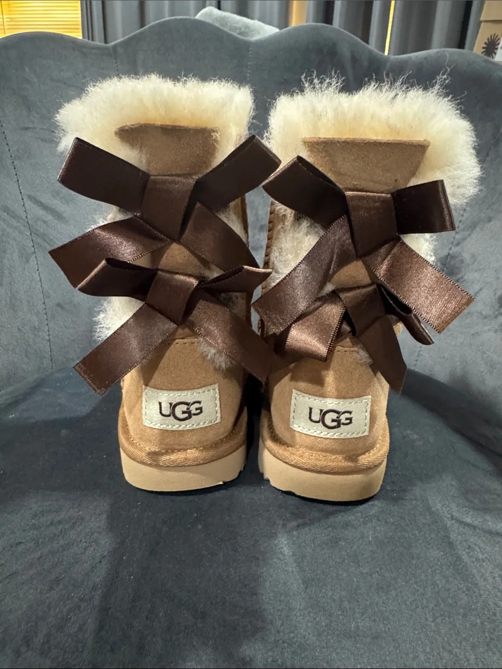 UGG Bailey Bow II Chestnut Boots Kids Size 11 Excellent Condition w/ Box